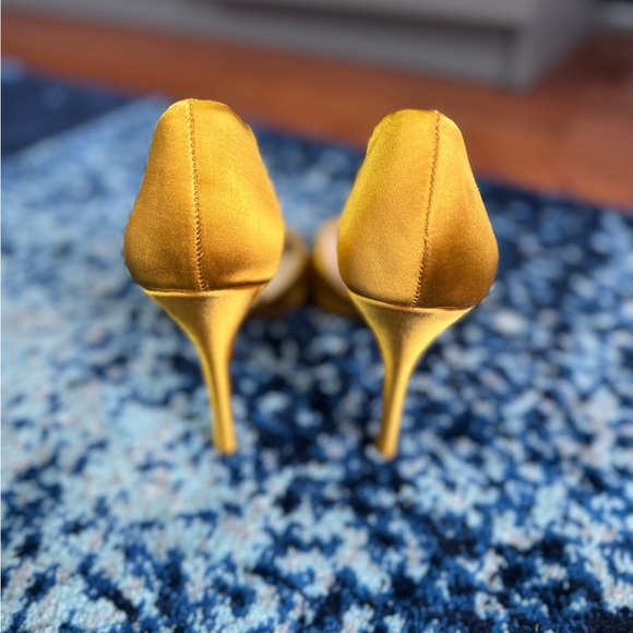 Jessica Simpson| Gold pump| Size 8.5 - Picture 2 of 3